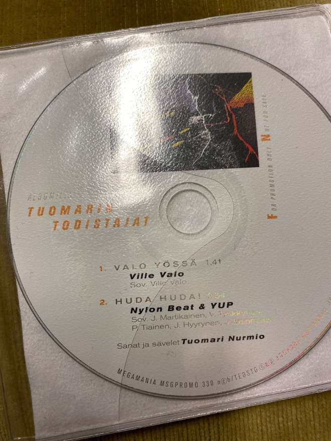 Ville Valo: Valo yössä / Nylon beat & YUP: Huda huda!