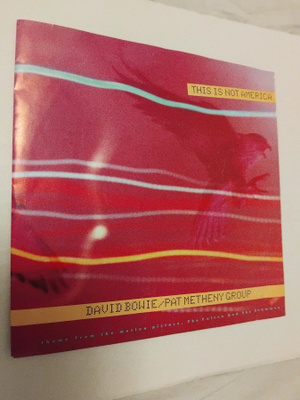 David Bowie - This is not America  7'' vinyylisinkku