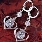 317 .. 9K White Gold Brilliant Sydän .. Korvakorut