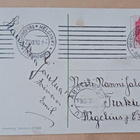 Pieni tonttuleidi ujostelee paketin kanssa, p. 1910 - pikkukuva 2