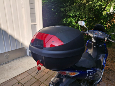 Kappa Monolock 30L takalaukku + asennuslevy (MP/Skootteri)