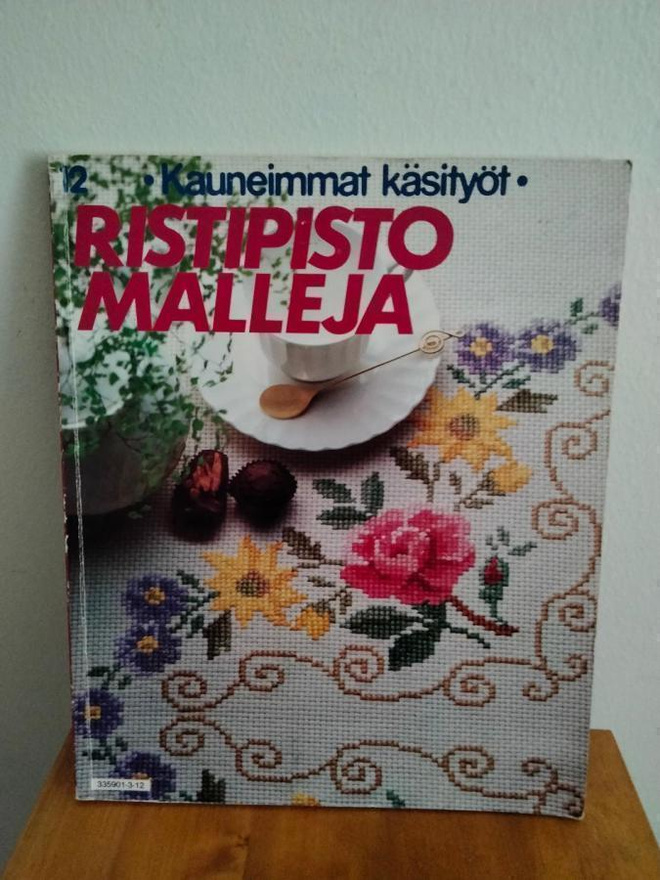 Kauneimmat käsityöt nro 12 ristipistomalleja.