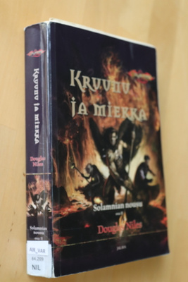 Douglas Niles : Kruunu ja miekka ( 1.p. 2007 k.po )