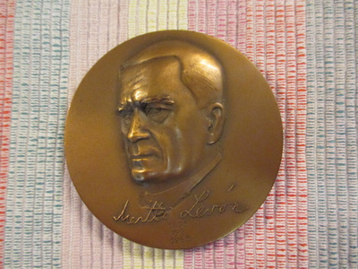Martti Levón mitali 1892-1962/ Essi Renvall 1962.