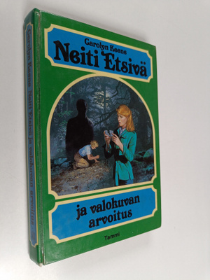 Carolyn Keene : Neiti Etsivä ja valokuvan arvoitus