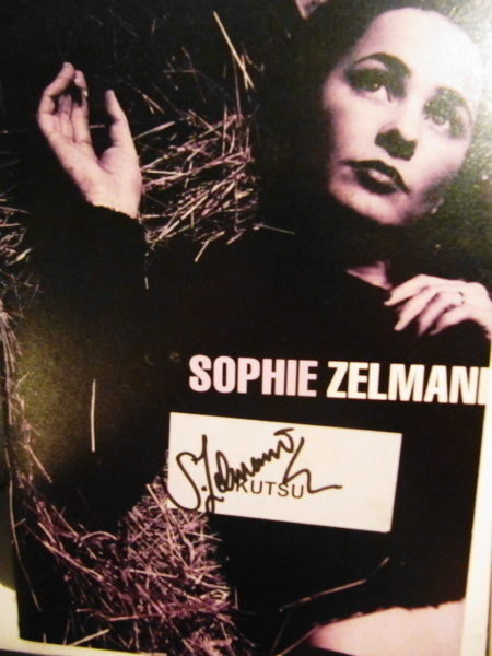 Sophie Zelmani "kutsu" aidolla nimikirjoituksella
