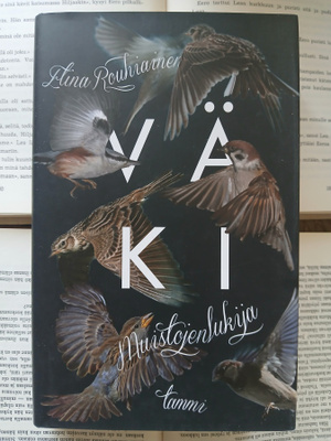 Elina Rouhiainen - Väki: Muistojenlukija (sid.)