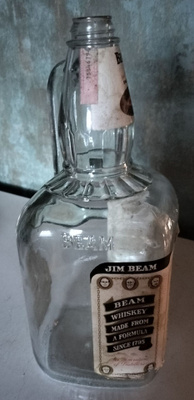 Vanha whisky pullo