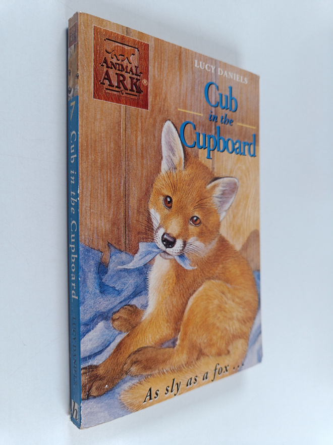 Lucy Daniels : Cub in the Cupboard