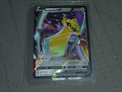 Pokemon keräilypelikortti AegislashV HP 210