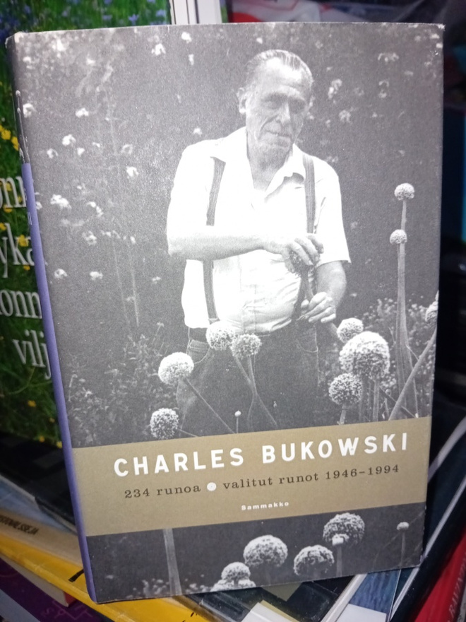 Charles Bukowski : Valitut runot 1946-1994 ( SIS POSTIKULU