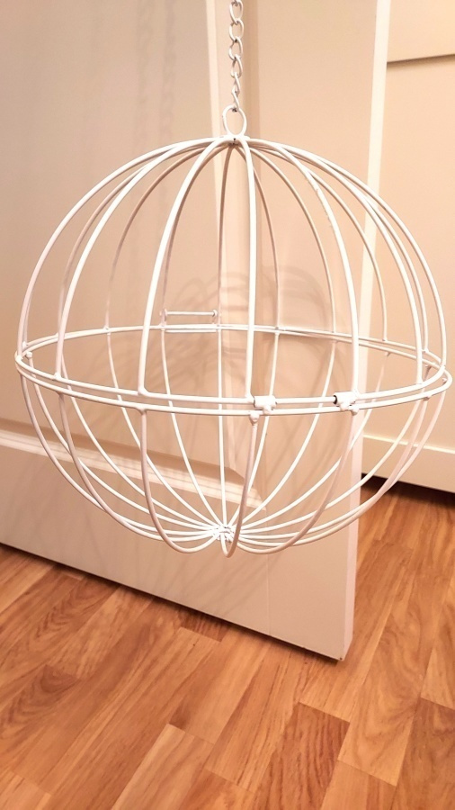 METALLINEN PALLONMUOTOINEN "HÄKKI"