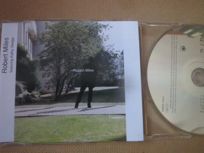 Robert Miles featuring Kathy Sledge: Freedom CDS