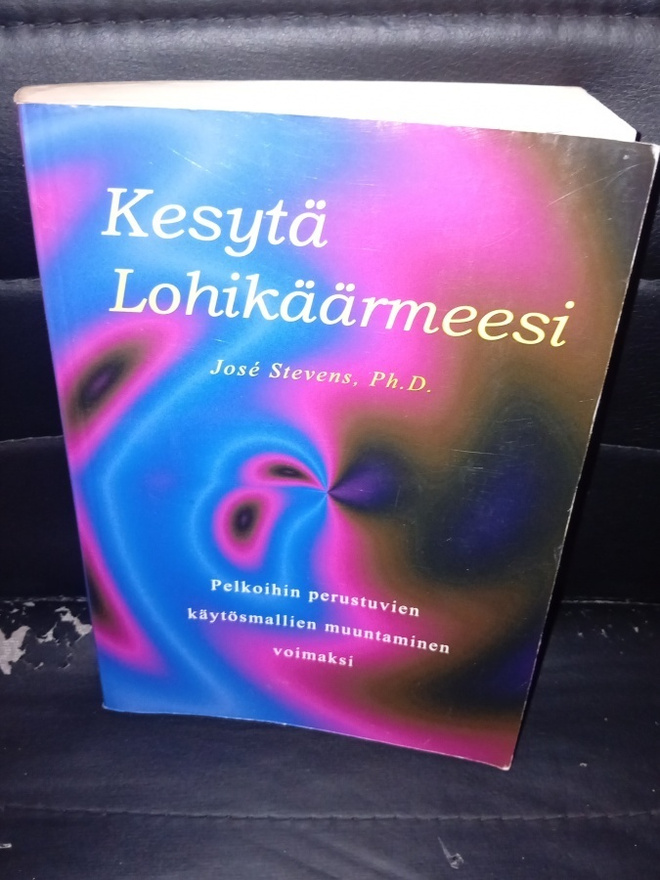 Stevens : Kesytä lohikäärmeesi ( SIS POSTIKULU ]