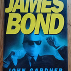 John Gardner - Ei kukkia vainajalle, James Bond - pikkukuva 1