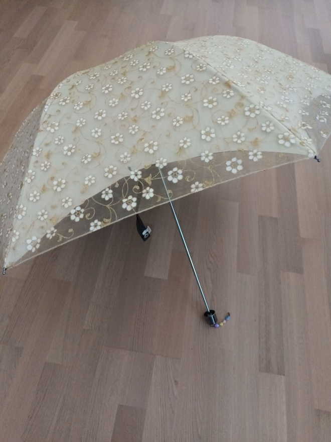 Tyylikäs sateenvarjo