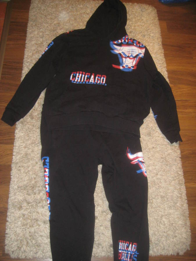 * NBA Chigaco Bulls  huppari + housut koko  L   **