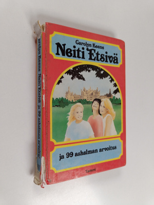 Carolyn Keene : Neiti Etsivä ja 99 askelman arvoitus