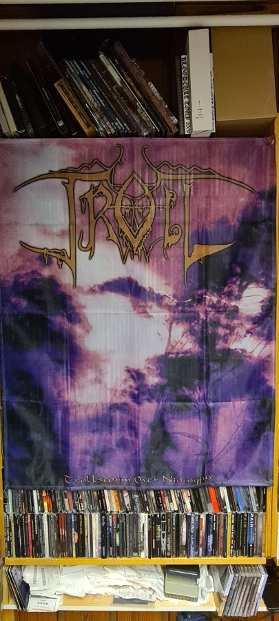 Troll Trollstorm Over Nidingjuv 90x70 cm seinälippu #34/50