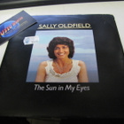 SALLY OLDFIELD - THE SUN IN MY EYES EX-/EX- 7'' - pikkukuva 1