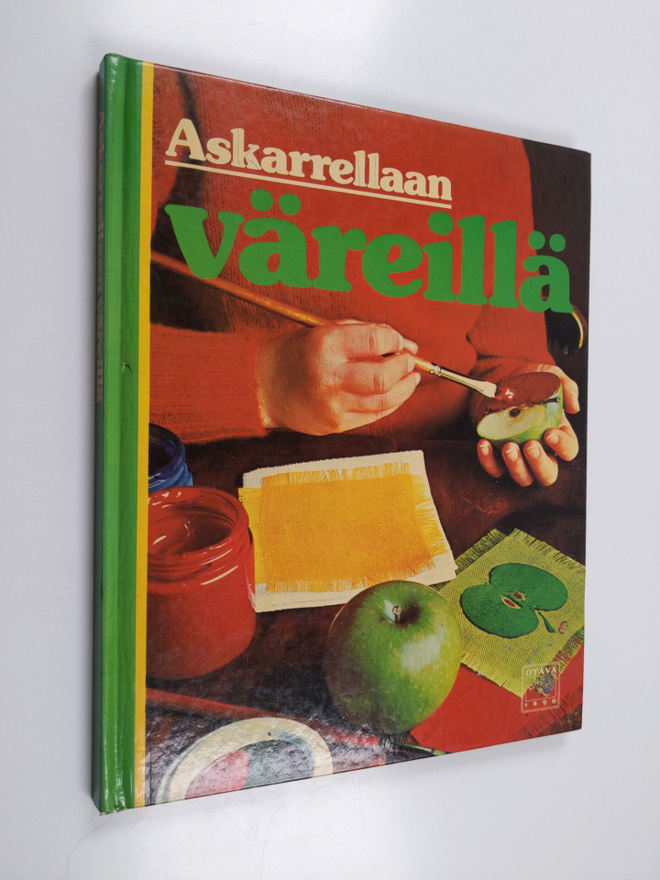 Janet Allen : Askarrellaan väreillä