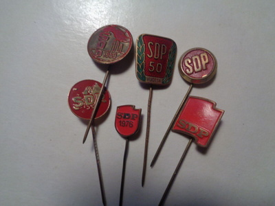 SDP neulamerkit/pinssit 6 kpl