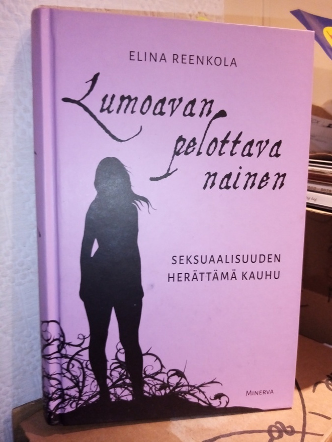 Reenkola :  Lumoavan pelottava nainen ( SIS POSTIKULU)