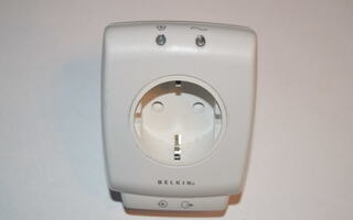 Belkin ylijännitesuoja