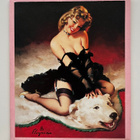* Pin-up-magneetti * mustassa yöasussa taljan päällä * - pikkukuva 1