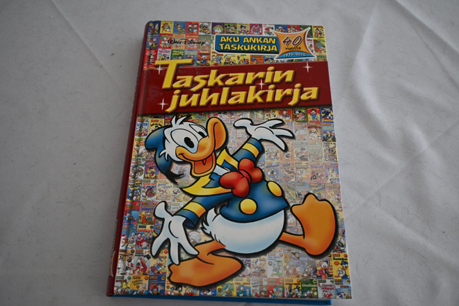 Aku Ankka Taskarin juhlakirja kovak. sarjakuvakirja
