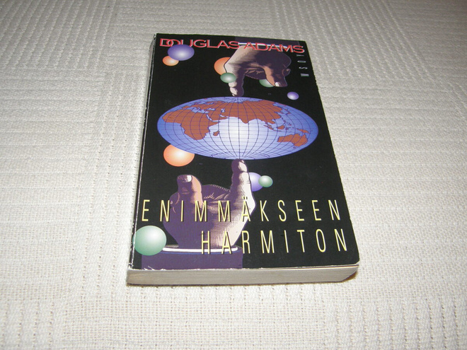 Douglas Adams Enimmäkseen harmiton  -pok