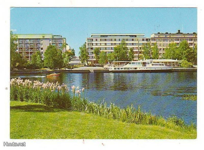 HÄMEENLINNA: VESIBUSSI LAIVARANNASSA JA VENE