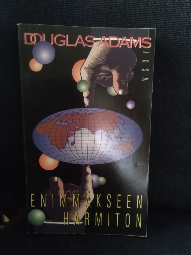 Douglas Adams: Enimmäkseen harmiton -pokkari-