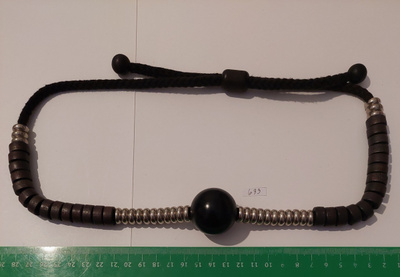 kaulakoru nro 633 : kaulakoru VINTAGE AARIKKA PUUKORU musta