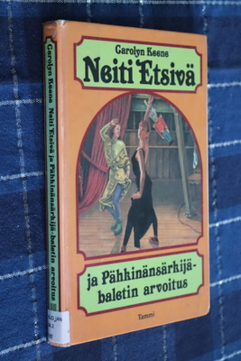 Carolyn Keene Neiti Etsivä ja Pähkinänsärkijäbaletin arvoitu