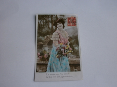 Leidillä kukkakimppu matkamuistona, vanha väripk, p. 1902