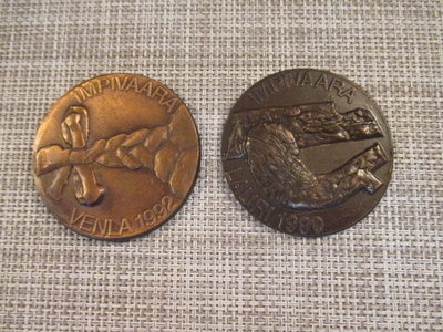 Lauri Impivaara 1990 ja Venla Impivaara 1992 mitalit.