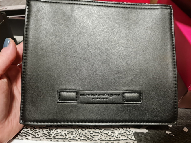 Narciso Rodriguez  Meikkilaukku