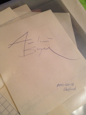 Ann-Louise Skoglund nimikirjoitus paperilla