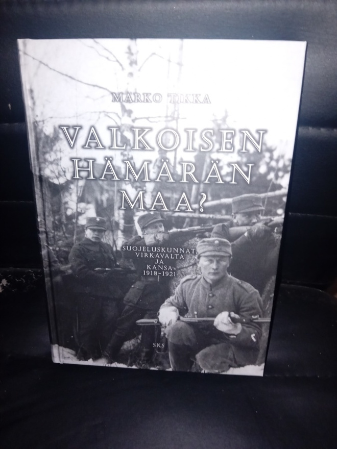 Tikka  : Valkoisen hämärän maa ( SIS POSTIKULU  )