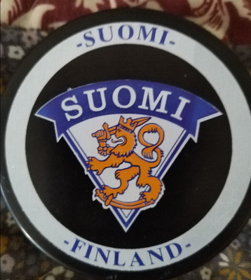 Virallinen pelikiekko.