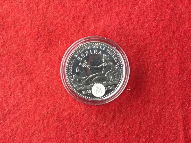 2000  PESETA  2001. ESPANJA. HOPEAA. 925