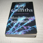 Elly Griffiths Muukalaisen päiväkirjat -nid - pikkukuva 1