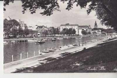 Turku aurajoen rantaa.