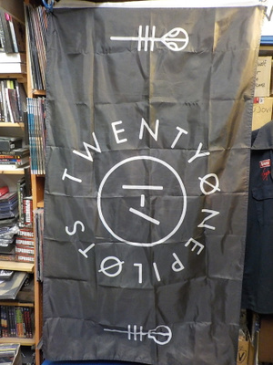 TWENTY ONE PILOTS ORKKIS KEIKKA TAUSTA KANGAS