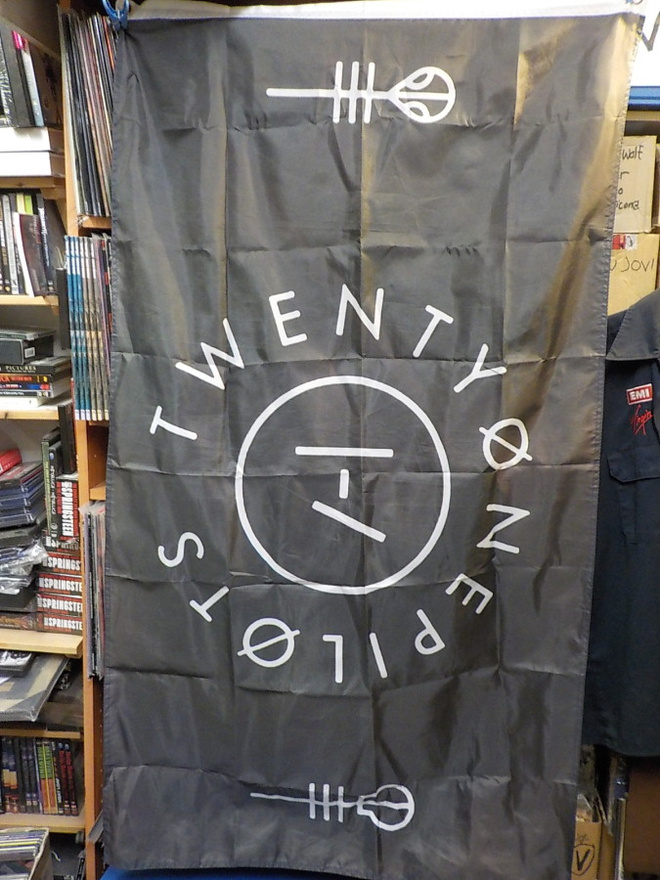 TWENTY ONE PILOTS ORKKIS KEIKKA TAUSTA KANGAS