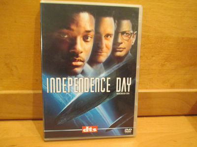 INDEPENDENCE DAY-MAAILMOJEN SOTA