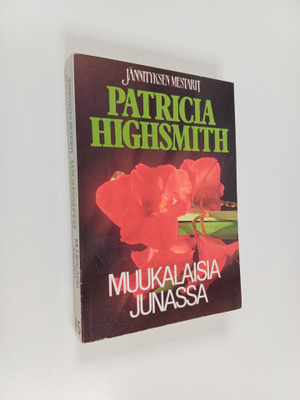 Patricia Highsmith : Muukalaisia junassa