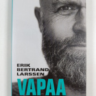 Erik Bertrand Larssen : Vapaa - pikkukuva 1