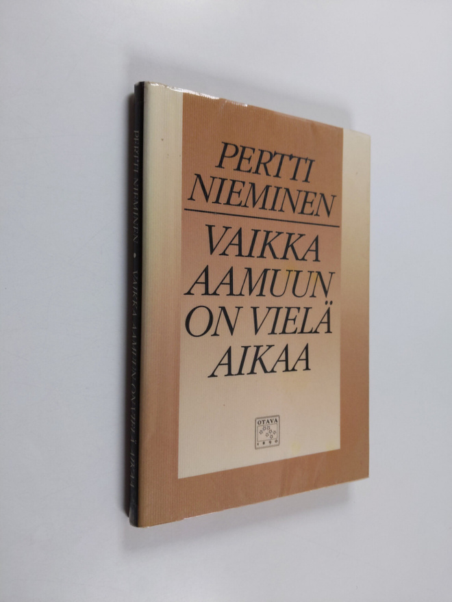 Pertti Nieminen : Vaikka aamuun on vielä aikaa : Runoja